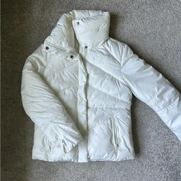 GAP Puffer Jacket in White - Picture 2 of 10